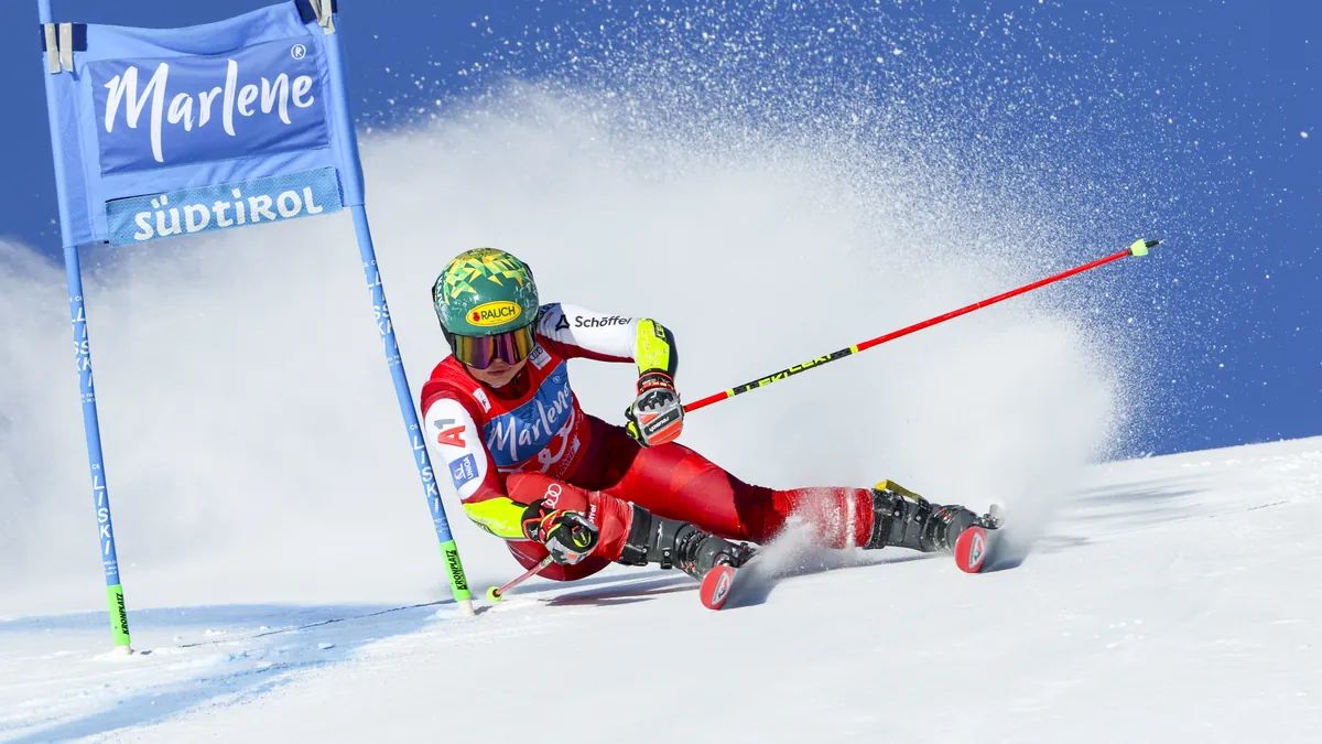 Julia Scheib im Riesentorlauf am Kronplatz