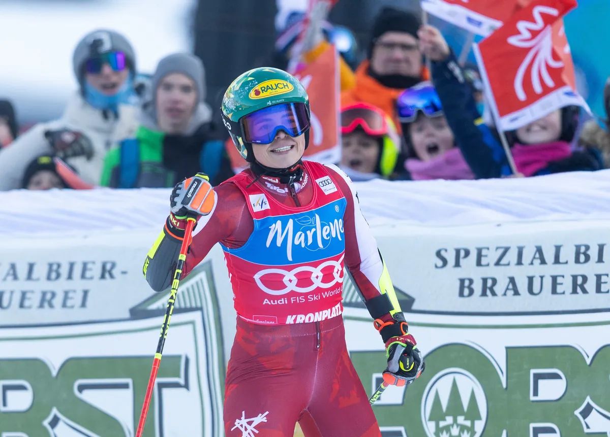 Julia Scheib im Zieleinlauf am Kronplatz
